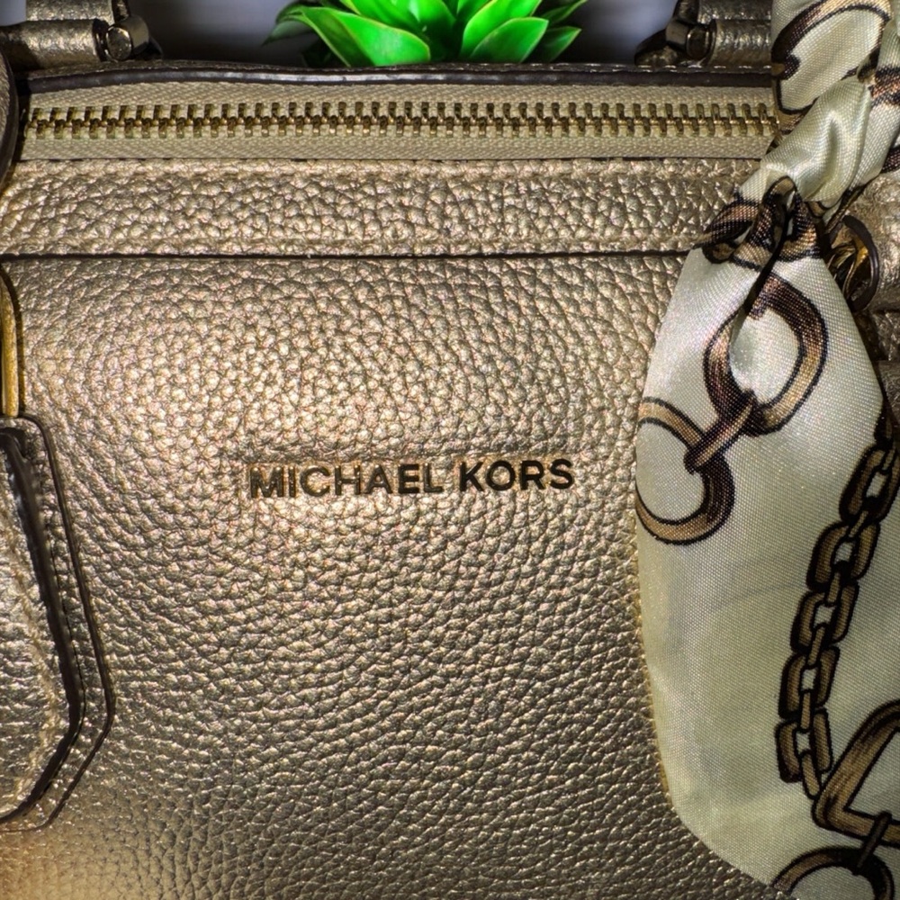 EUC Michael Kors Mercer Medium Duffle Metallic Leather Pale Gold Boston Bag - Picture 3 of 9